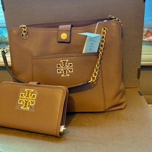 Tory Burch Britten Hobo & Smartphone Wallet